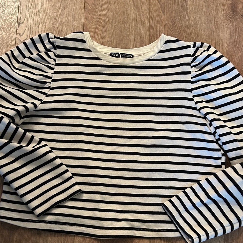 Zara women’s Striped cotton fleece  sweater. Size small- like new condition.